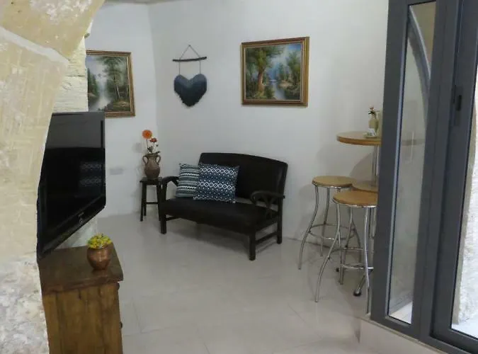 Amelia's House Of Character * Cospicua